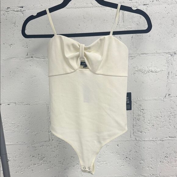 Express Cream Bodysuit with Bow Accent NWT - Size XS Soaghetti Strap - Picture 1 of 3